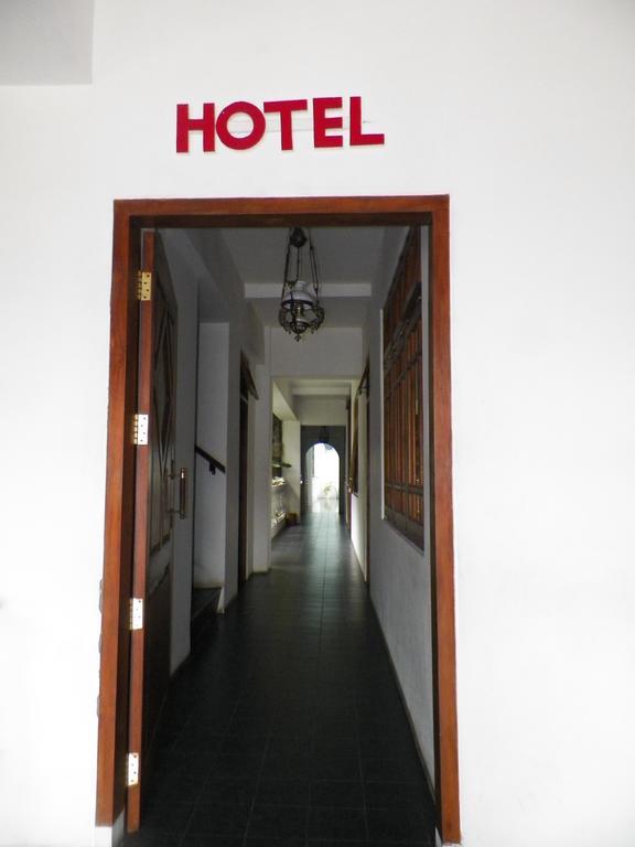 ホテル ブラドック ジョグジャカルタ エクステリア 写真